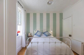 Islay House - Stripey Room
